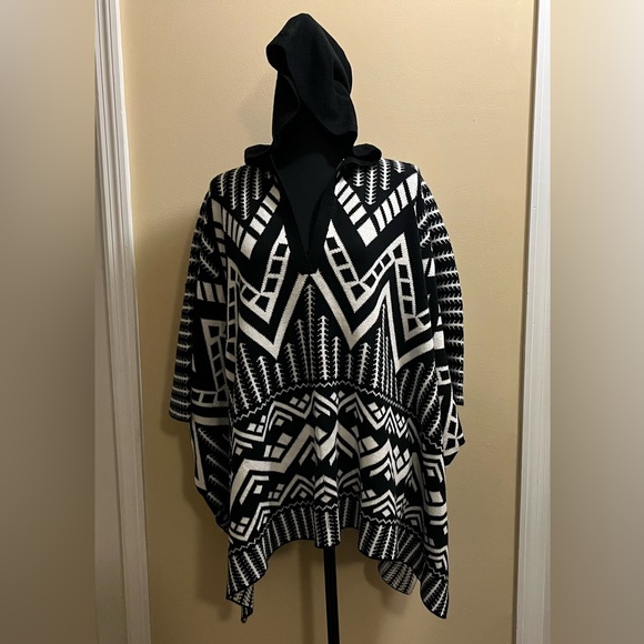Express Hooded Boxy Oversized Sweater Poncho - Size Small - Color Black & White - Picture 2 of 7